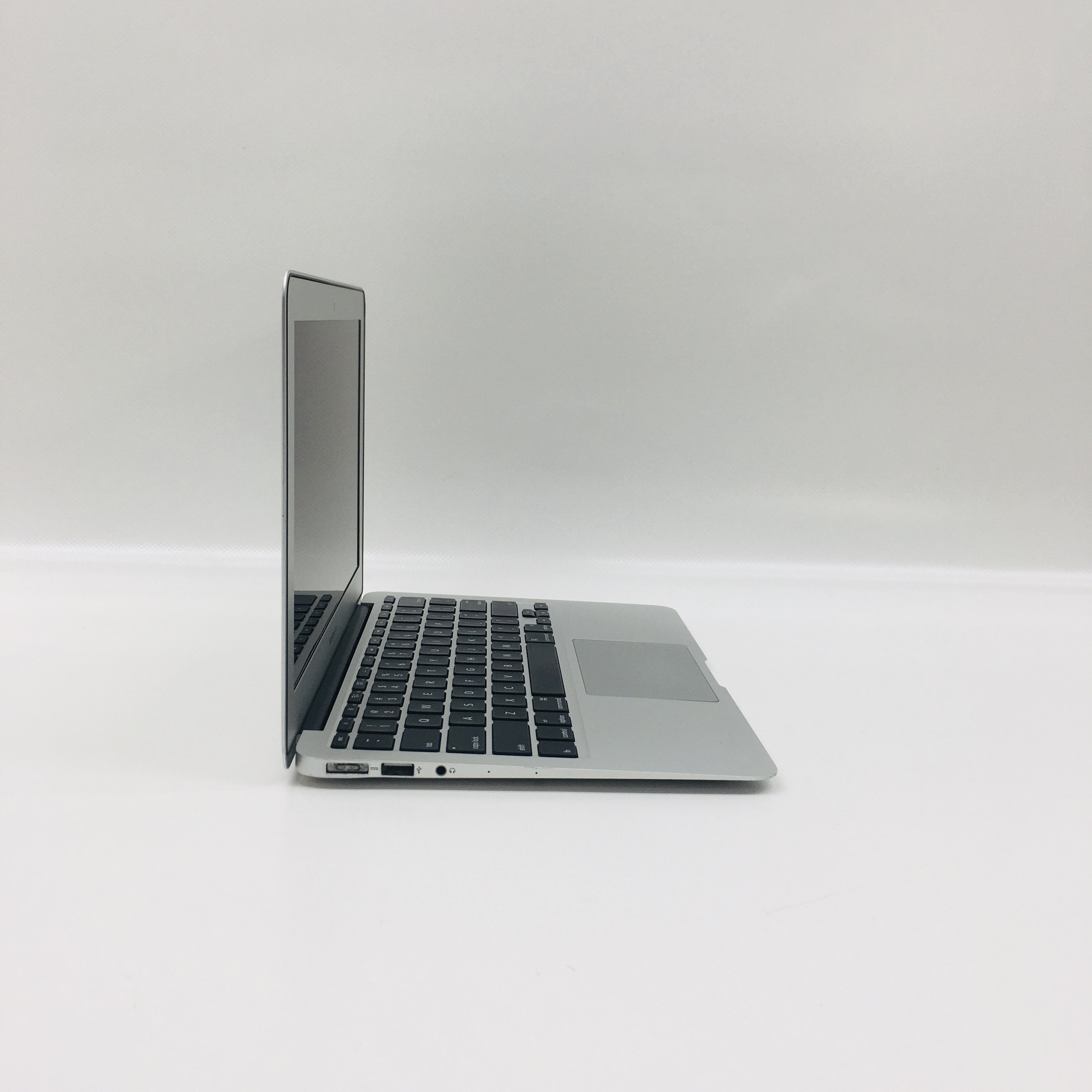 MacBook Air 11" Early 2015 (Intel Core i5 1.6 GHz 4 GB RAM 128 GB SSD), Intel Core i5 1.6 GHz, 4 GB RAM, 128 GB SSD, image 2